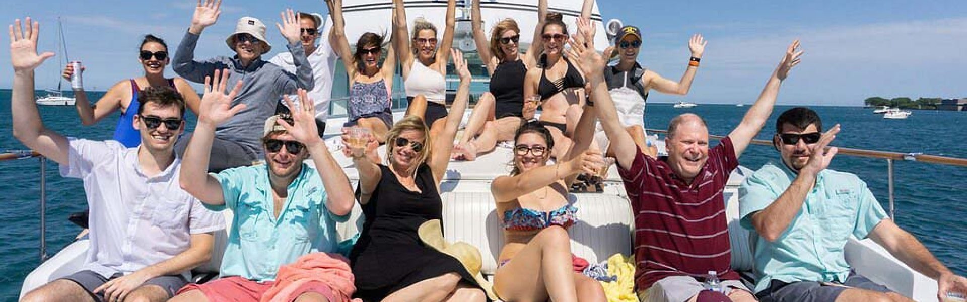 Party-boat-yachts-for-rent-in-Chicago